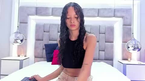 Hi guys It is a pleasure to have you here I am Julieta  online show from 09.15.25