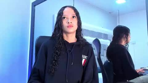 Hi guys It is a pleasure to have you here I am Julieta  online show from 10.09.25