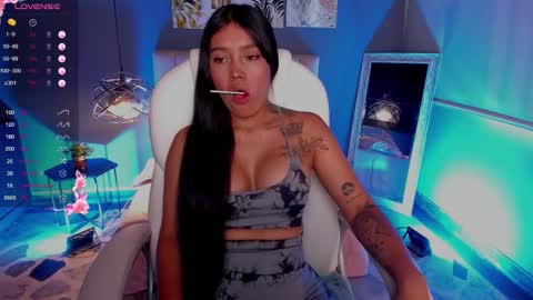 Snapshot of juliieta_evans chatting on 10.23.25 Julieta online show from 10.23.25