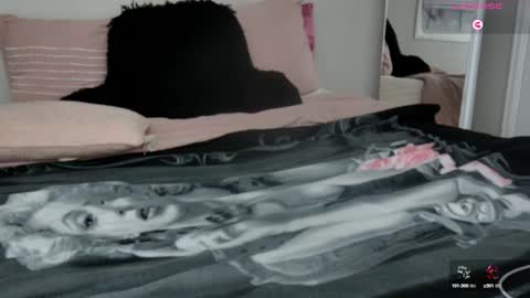 Juli Monroe online show from 01.02.25