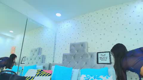 Julieta Reyes   online show from 09.18.25