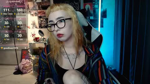 Snapshot of julscinamon chatting on 09.16.25 Baroness Von Cringe online show from 09.16.25
