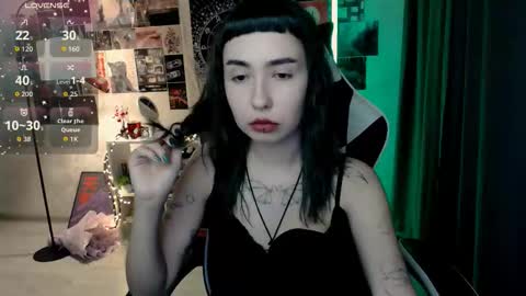 Snapshot of julscinamon chatting on 09.22.25 Baroness Von Cringe online show from 09.22.25