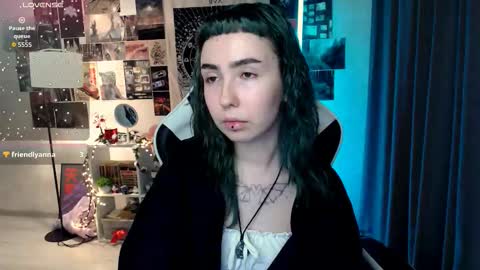 Snapshot of julscinamon chatting on 10.10.25 Baroness Von Cringe online show from 10.10.25