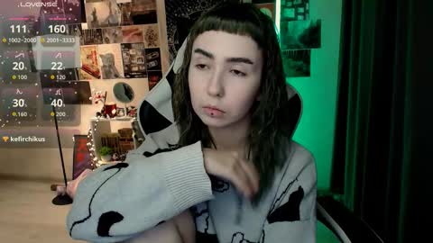 Snapshot of julscinamon chatting on 10.18.25 Baroness Von Cringe online show from 10.18.25