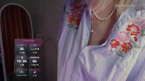 Snapshot of julvilnet chatting on 12.05.24 Julia online show from 12.05.24