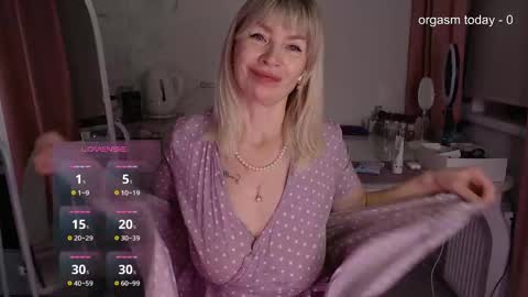 Snapshot of julvilnet chatting on 12.09.24 Julia online show from 12.09.24