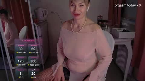 Snapshot of julvilnet chatting on 02.04.25 Julia online show from 02.04.25
