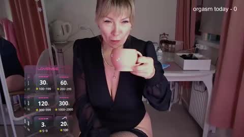 Snapshot of julvilnet chatting on 02.07.25 Julia online show from 02.07.25