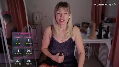 Snapshot of julvilnet chatting on 03.04.25 Julia online show from 03.04.25
