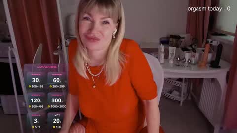 Snapshot of julvilnet chatting on 03.07.25 Julia online show from 03.07.25