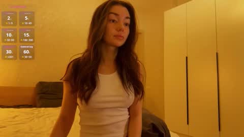 Hloya online show from 12.05.25