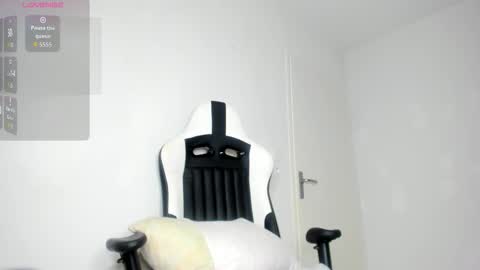 Snapshot of julyssa_sanders chatting on 11.17.25 July online show from 11.17.25