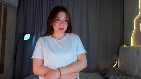 Snapshot of juniebogany chatting on 09.12.25 Bella online show from 09.12.25