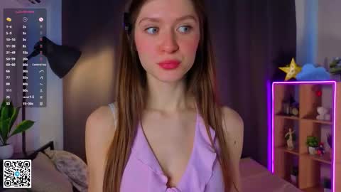 Snapshot of juniebogany chatting on 09.14.25 Bella online show from 09.14.25