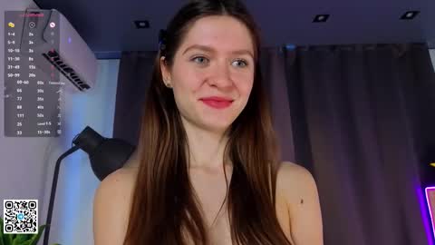 Snapshot of juniebogany chatting on 09.15.25 Bella online show from 09.15.25