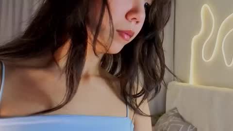 Snapshot of juniebogany chatting on 09.20.25 Bella online show from 09.20.25