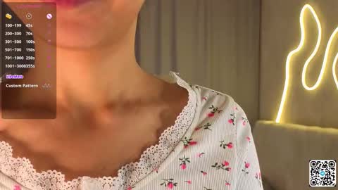 Snapshot of juniebogany chatting on 10.01.25 Bella online show from 10.01.25