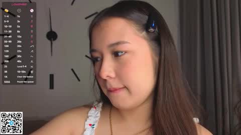 Snapshot of juniebogany chatting on 10.14.25 Bella online show from 10.14.25