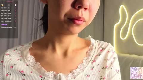 Snapshot of juniebogany chatting on 10.17.25 Bella online show from 10.17.25