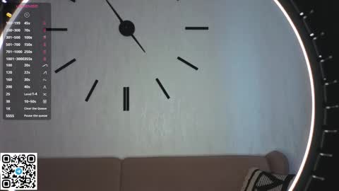 Snapshot of juniebogany chatting on 10.20.25 Bella online show from 10.20.25