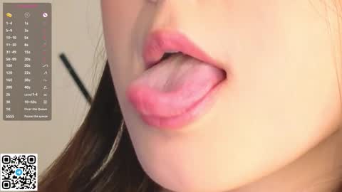 Snapshot of juniebogany chatting on 10.22.25 Bella online show from 10.22.25