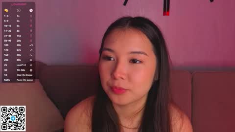 Snapshot of juniebogany chatting on 10.23.25 Bella online show from 10.23.25