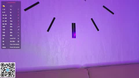 Snapshot of juniebogany chatting on 10.26.25 Bella online show from 10.26.25