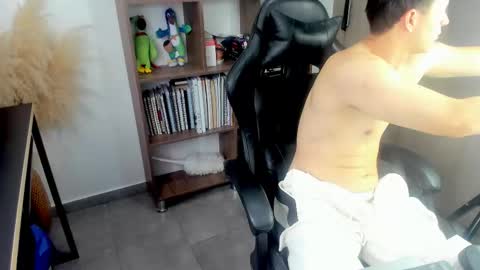 Snapshot of just_thatguy_ chatting on 10.16.25 know me online show from 10.16.25