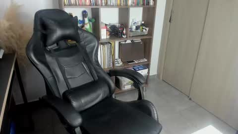 Snapshot of just_thatguy_ chatting on 10.17.25 know me online show from 10.17.25