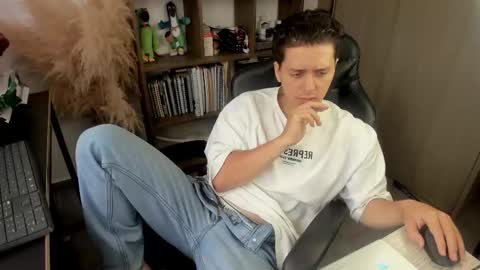 Snapshot of just_thatguy_ chatting on 10.20.25 know me online show from 10.20.25