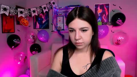 Snapshot of justcamila_ chatting on 10.21.25 justcamila online show from 10.21.25