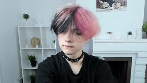 Snapshot of justin_twinkboy chatting on 09.28.25 JUSTIN online show from 09.28.25