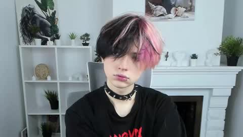 Snapshot of justin_twinkboy chatting on 10.02.25 JUSTIN online show from 10.02.25