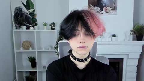 Snapshot of justin_twinkboy chatting on 10.05.25 JUSTIN online show from 10.05.25