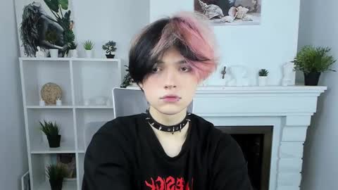 Snapshot of justin_twinkboy chatting on 10.10.25 JUSTIN online show from 10.10.25