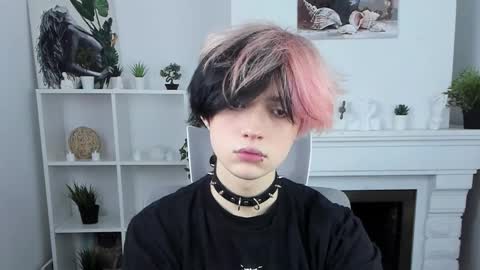 Snapshot of justin_twinkboy chatting on 10.11.25 JUSTIN online show from 10.11.25