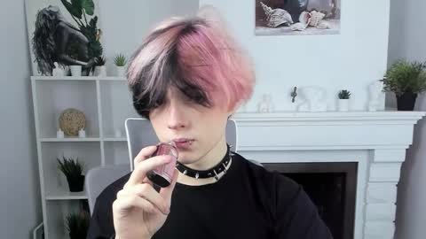 Snapshot of justin_twinkboy chatting on 10.12.25 JUSTIN online show from 10.12.25