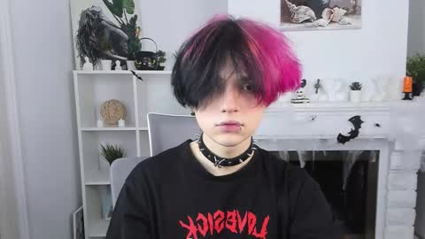 Snapshot of justin_twinkboy chatting on 10.23.25 JUSTIN online show from 10.23.25