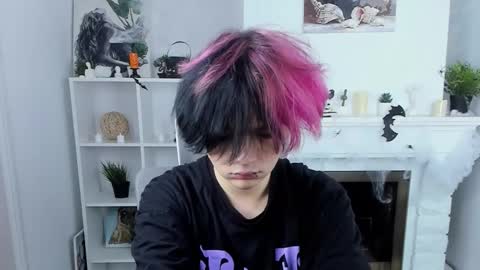 Snapshot of justin_twinkboy chatting on 10.29.25 JUSTIN online show from 10.29.25