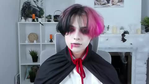 Snapshot of justin_twinkboy chatting on 10.31.25 JUSTIN online show from 10.31.25