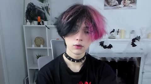 Snapshot of justin_twinkboy chatting on 11.02.25 JUSTIN online show from 11.02.25