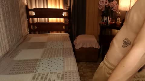 justine_hunk online show from 12.16.24