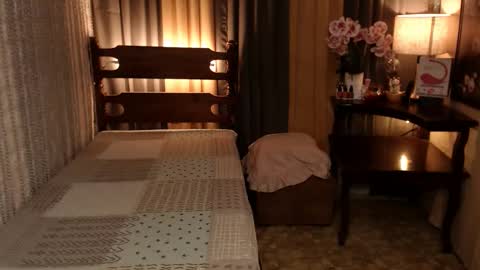 justine_hunk online show from 12.18.24