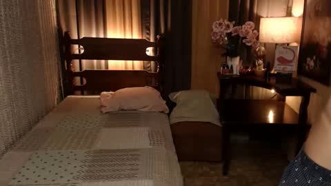 justine_hunk online show from 01.14.25