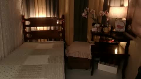 justine_hunk online show from 04.02.26