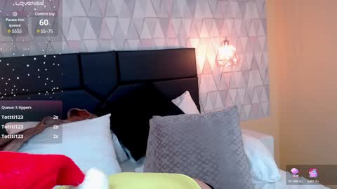 Snapshot of justineperry chatting on 12.24.24 Justine online show from 12.24.24