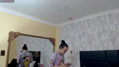 Snapshot of justineperry chatting on 03.10.25 Justine online show from 03.10.25