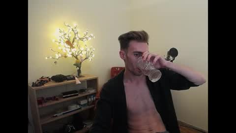Snapshot of justinnordick chatting on 06.29.26 Hologram Guy online show from 06.29.26