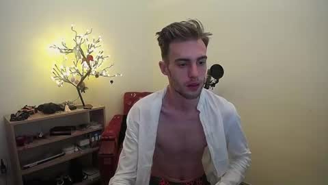 Snapshot of justinnordick chatting on 07.05.26 Hologram Guy online show from 07.05.26